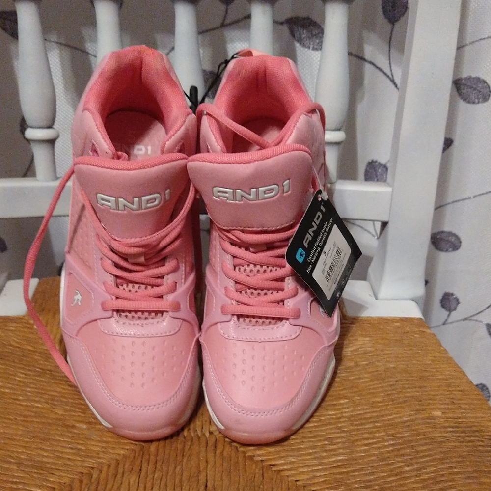 AND1 NWT 🌸Bubblegum Pink High-Top Sneakers🌸Sz 5